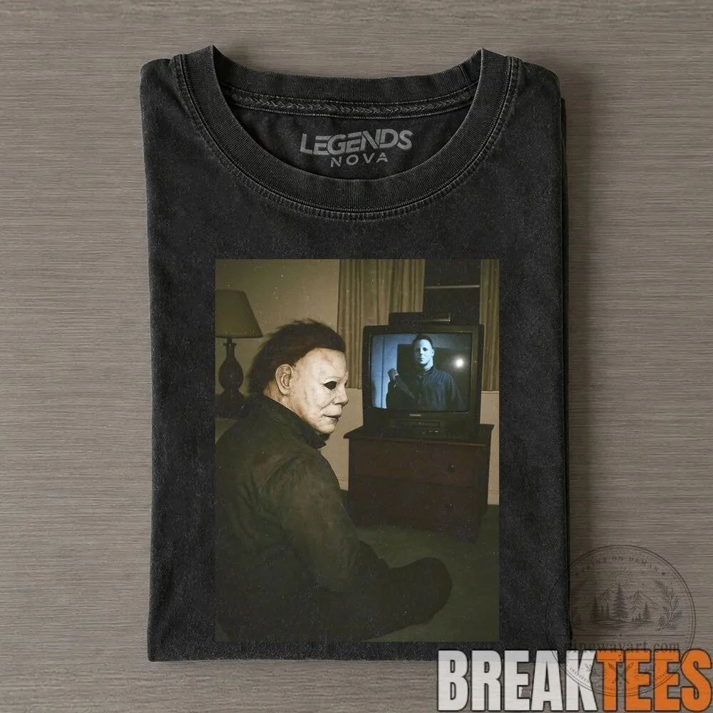 Michael Myers Watching Horror Movie Vintage Style Halloween Black T-Shirt
